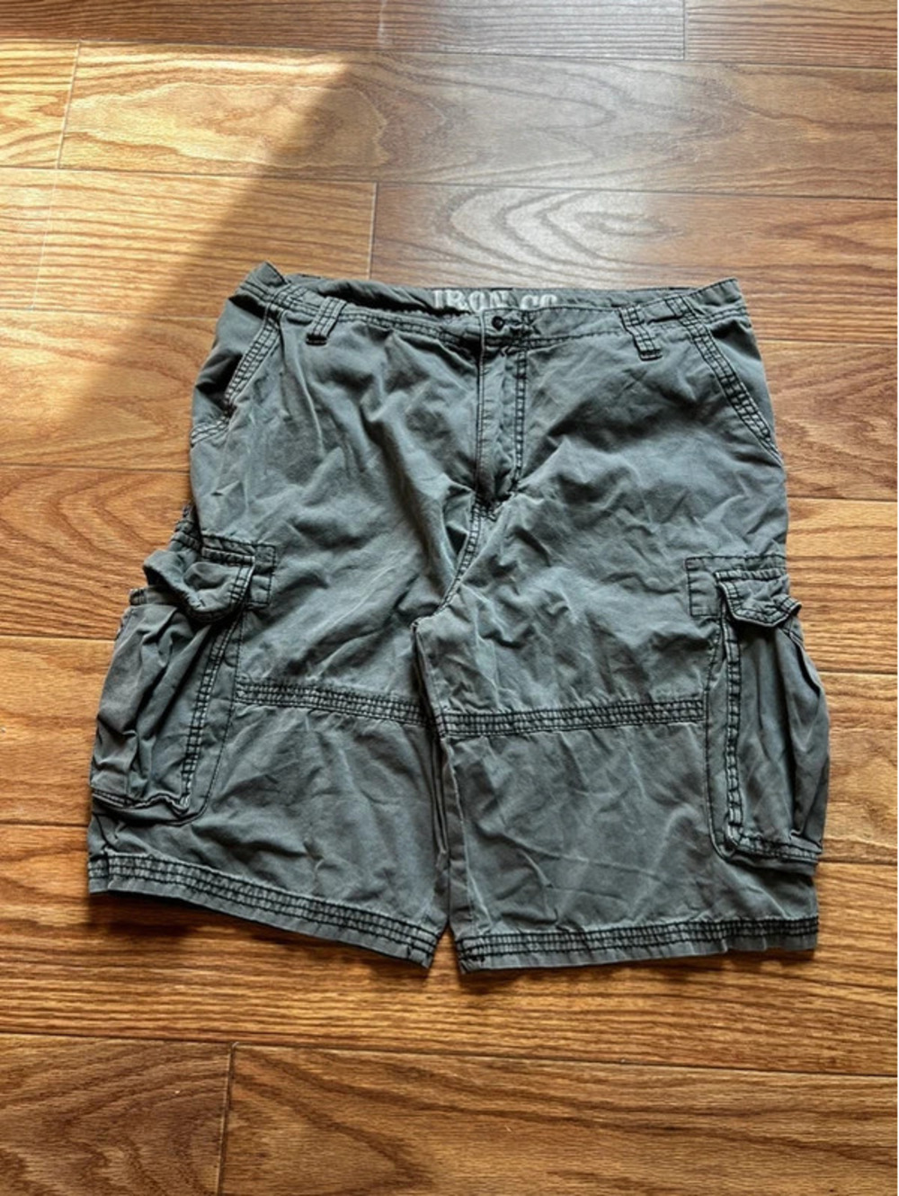 vintage grunge style y2k baggy cargo shorts